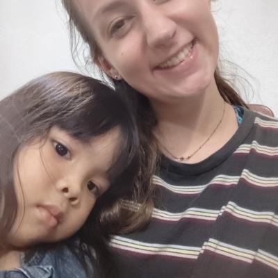 Little girl playing to the hairdresser - Vietnam 2025